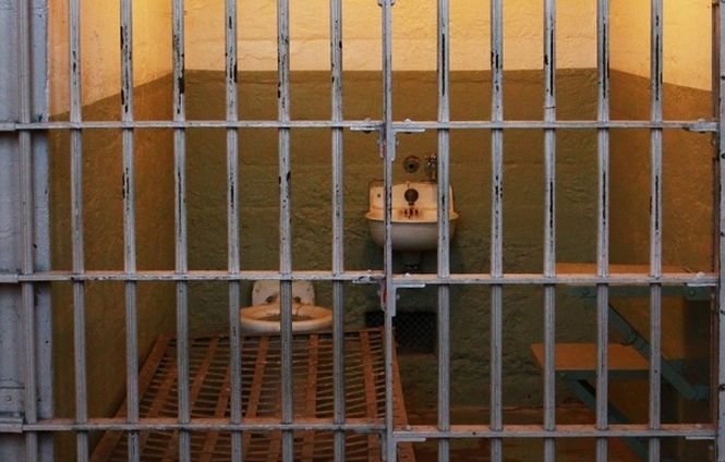 Nouă ani de închisoare cu executare pentru un polițist care a trucat examene pentru obținerea permisului auto