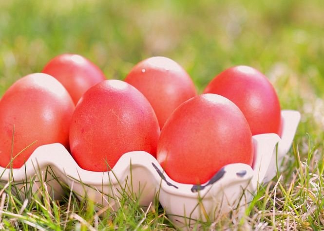 TRADIŢII de PAŞTE. De ce nu este bine să mănânci ouă roșii în prima zi de Paşte