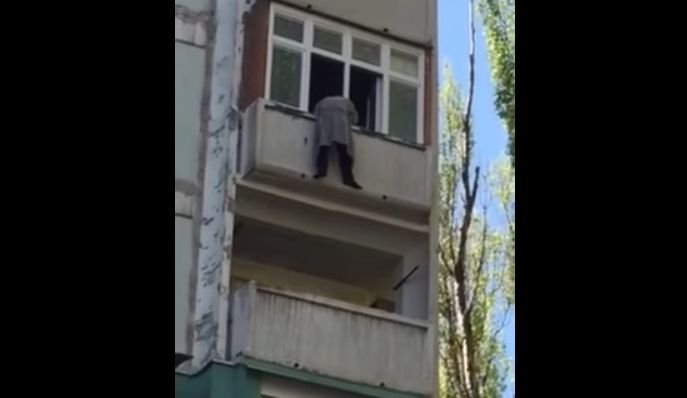 Un politician din Republica Moldova a vrut să se arunce de la etajul șase de teama procurorilor anticorupție (VIDEO)