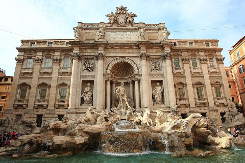 O avere aruncată în Fontana di Trevi. Câți bani s-au strâns anul trecut din celebrul monument din Roma