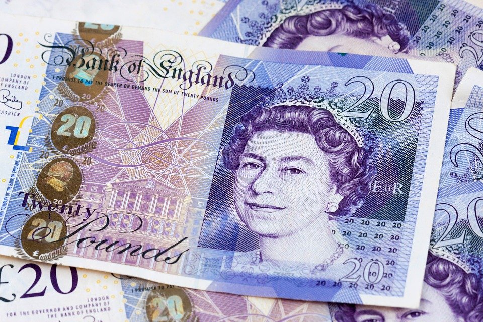 Ce s-a întâmplat cu lira sterlină, după anunțul premierului Theresa May