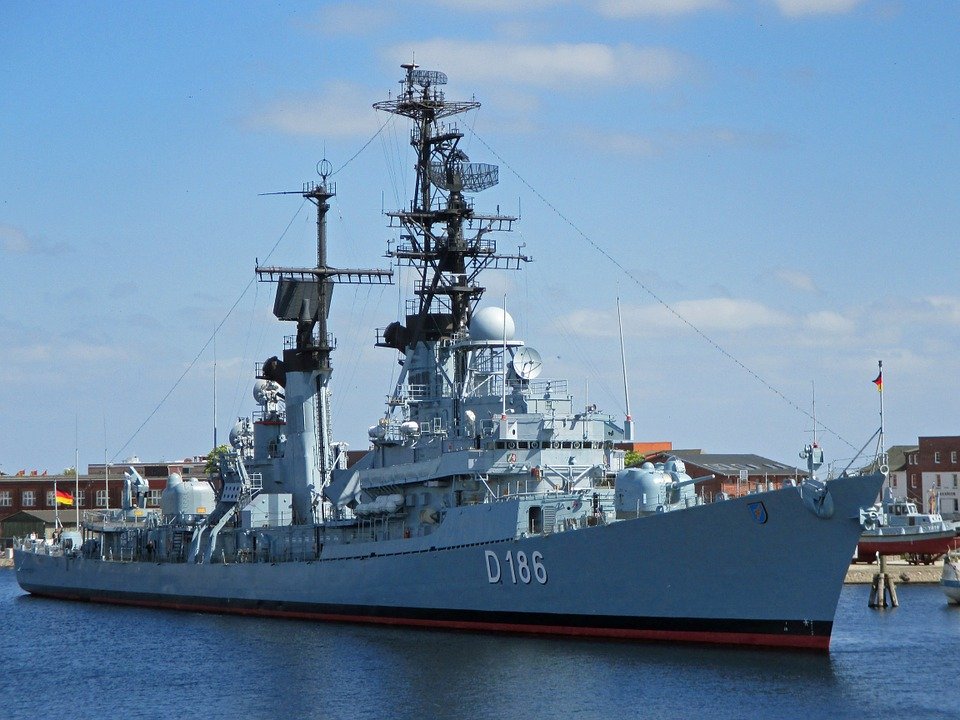 Două nave de război rusești au fost detectate în timp ce traversau canalul Mânecii (VIDEO)