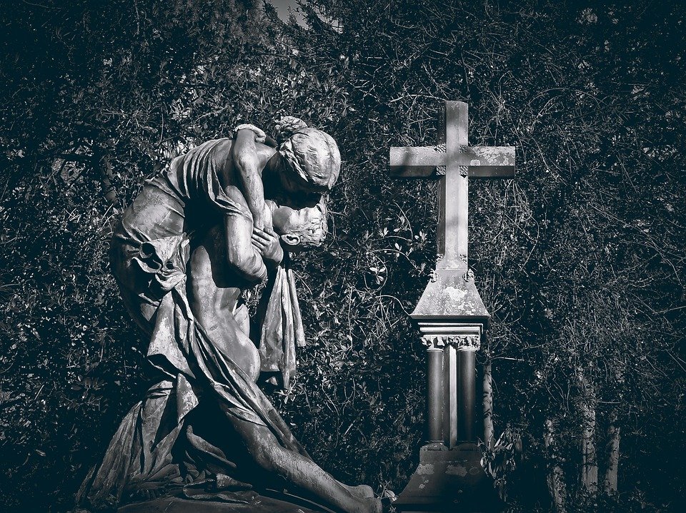 Tragedie în a treia zi de Paște. O fetiță a murit într-un cimitir din Brașov