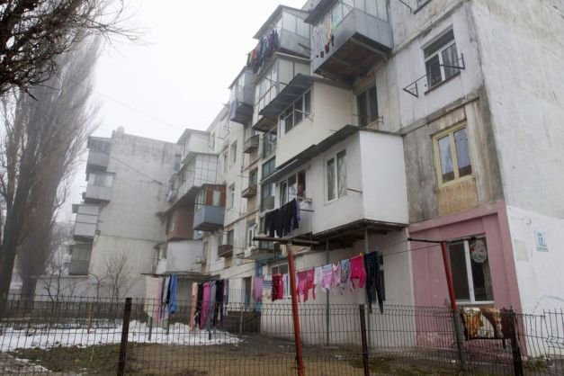 Construcții care le pun viața în pericol gălățenilor. Sute de balcoane construite ilegal  