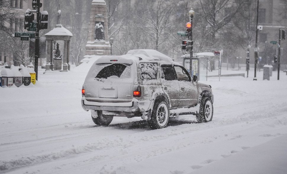 Lista drumurilor naţionale afectate de căderile de zăpadă. CNAIR, anunț important pentru șoferi