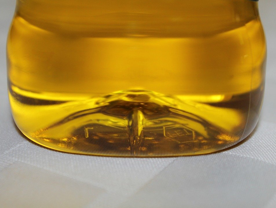 Obișnuiești să arunci uleiul folosit în chiuvetă? Iată ce se întâmplă