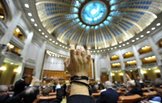Parlamentul a votat o lege inițiată de PSD care dă verde exportului paralel de medicamente pentru orice farmacie din Romania