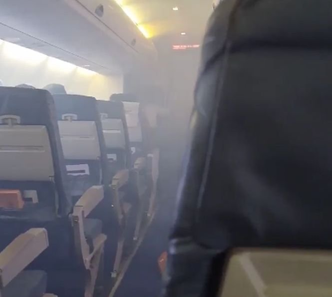 „Am fentat moartea!” Motorul unui avion a luat foc în zbor. Ce au făcut imediat pasagerii - VIDEO