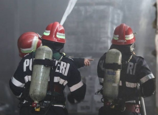 Tragedie la Bacău. Trei copii au murit într-un incendiu care le-a cuprins casa