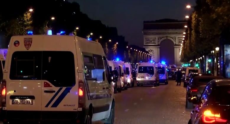 Ministerul francez de Interne, după atacul armat de pe Champs-Elysées: Agresorul a fost ”împuşcat în ripostă”
