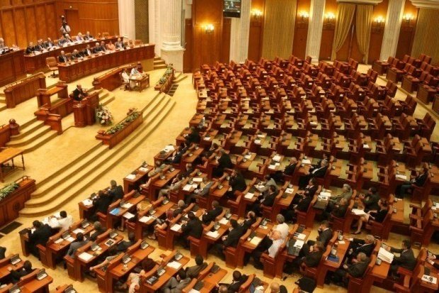 Proiectul care prevede blocarea privatizărilor timp de 5 ani, din nou în Parlament 