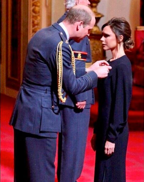 Victoria Beckham, decorată de Prințul William: ”Sunt mândră și onorată să primesc acest Ordin” 445924