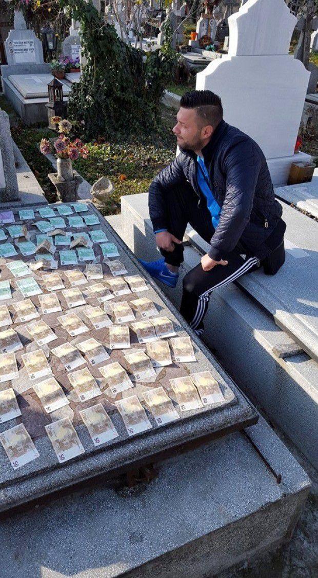 Un bucurestean a fost surprins asa in cimitir! A pus zeci de bancnote de 100 de euro pe cavou si s-a pozat  446138
