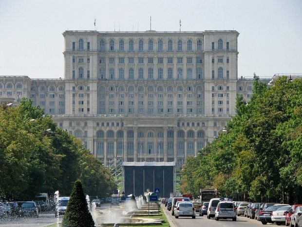 Contract fabulos încheiat de Palatul Parlamentului: Va primi 5.000 de euro/oră pentru filmări la o peliculă