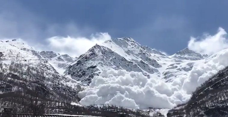 Avalanșă într-o stațiune din Munții Caucaz