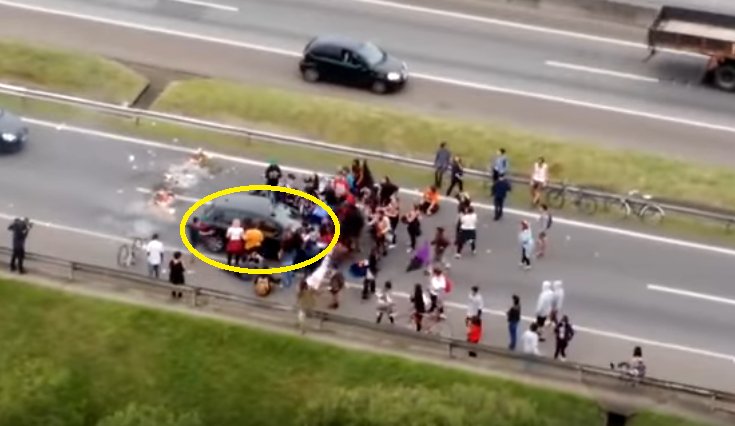 Un șofer a intrat în manifestanți, în timpul unui protest din Brazilia. Momentul șocant, filmat de un cameraman amator - VIDEO
