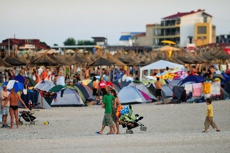 Aproape 70.000 de turişti au ajuns pe litoral în minivacanţa de 1 Mai. Cât a cheltuit, în medie, un turist!