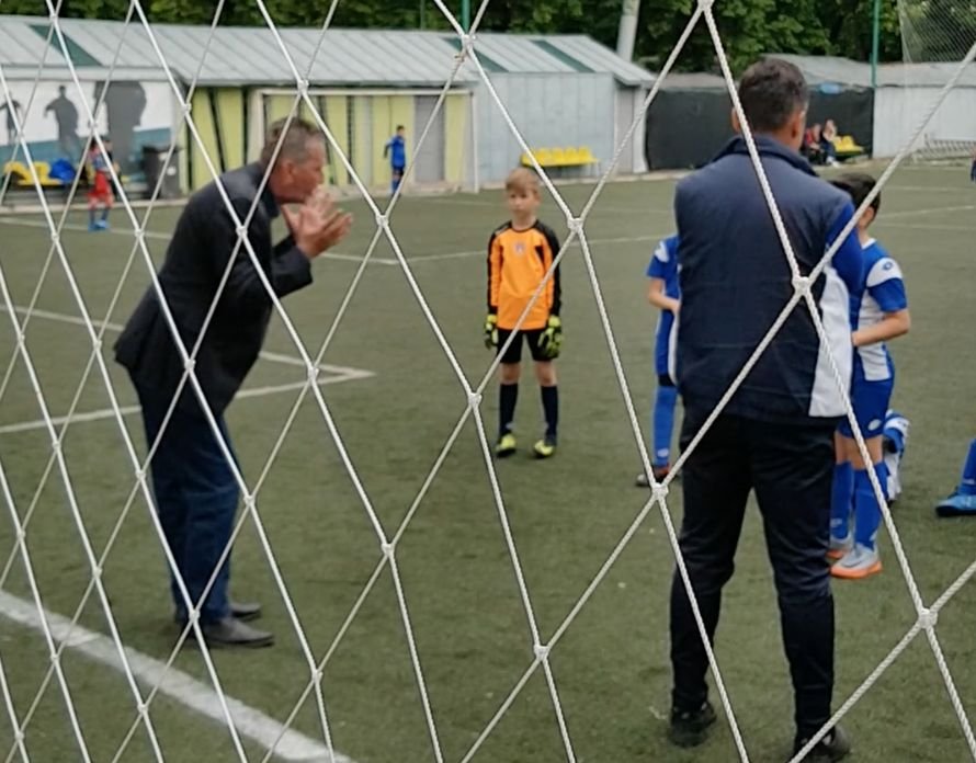 Scene șocante la un meci de copii din România. Antrenorul care l-a crescut pe stelistul Niță înjură și amenință copii de 10 ani: “Meritați să vă calc în picioare!”