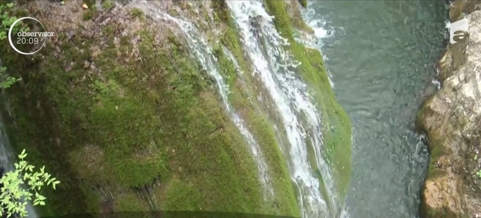 Cascada Bigăr, un magnet pentru turiști de 1 Mai