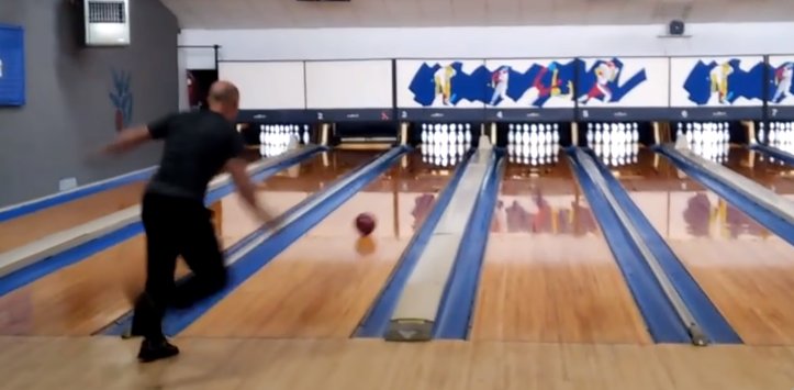 Ce a reușit să facă un jucător de bowling (VIDEO)