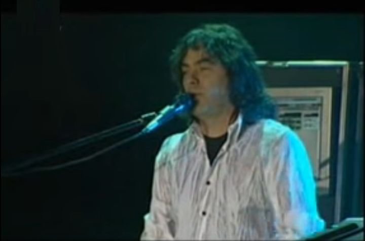 Mihai Coman, membrul trupei Holograf care a murit în urmă cu puțin timp, cântând „Nu mă mai tem”