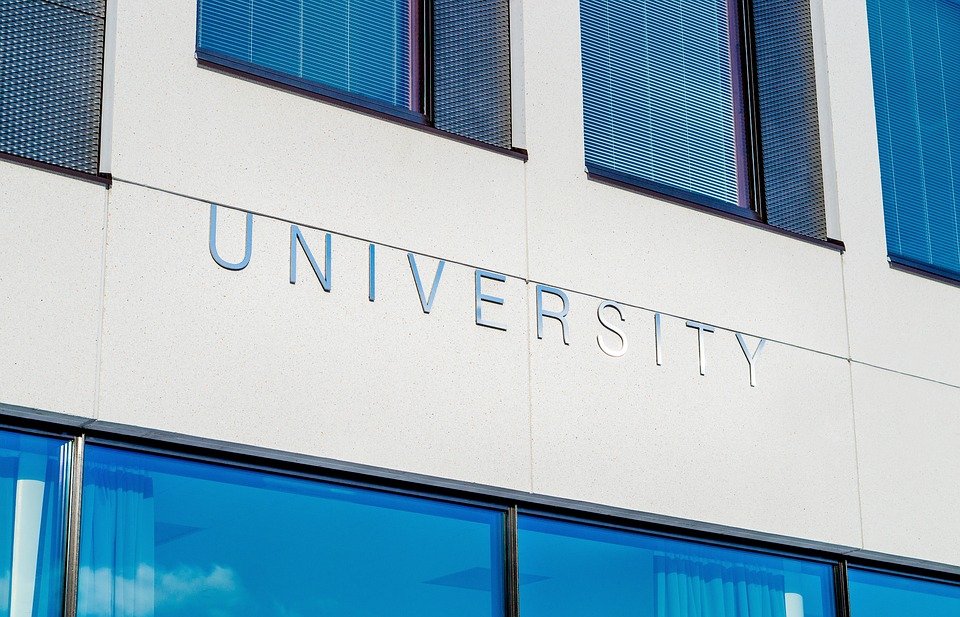 Tragedie în campusul unei Universități. Un student a fost ucis în urma unui atac cu armă albă