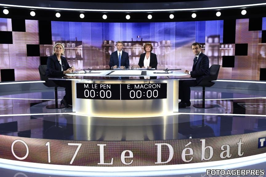 Atacuri virulente între Le Pen şi Macron, în debutul duelului televizat. Imagini LIVE cu dezbaterea din Franța