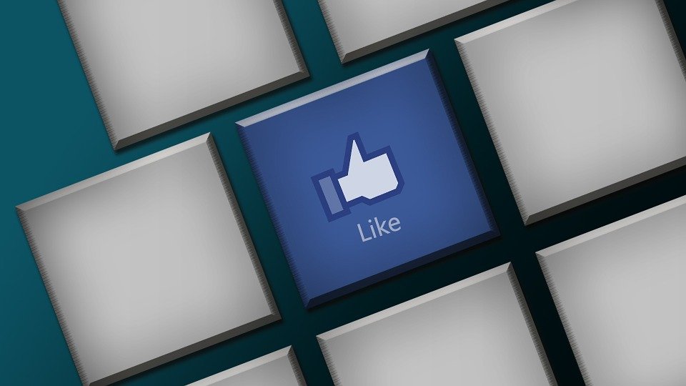 „Like-urile” primite pe Facebook nu influențează starea de spirit 