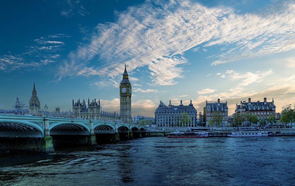 Londra fierbe! Parlamentul a fost dizolvat și începe campania pentru alegerile legislative anticipate