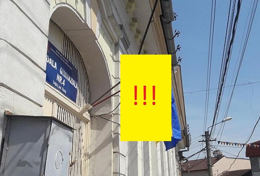 Gafă de zile mari la Lugoj. Cum arată drapelul arborat pe clădirea unei școli - FOTO 
