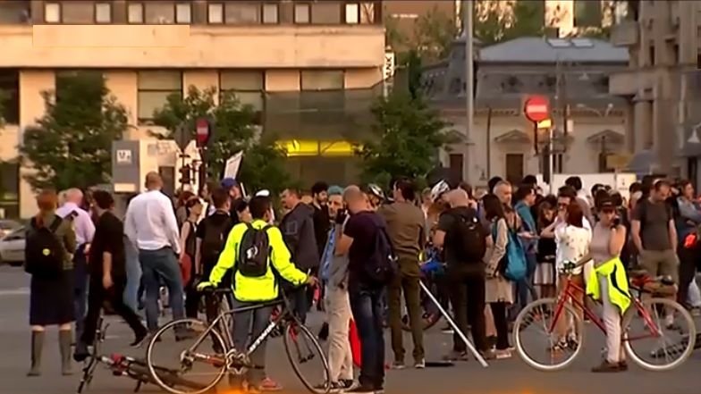 Protestatarii s-au întors în Piaţa Victoriei