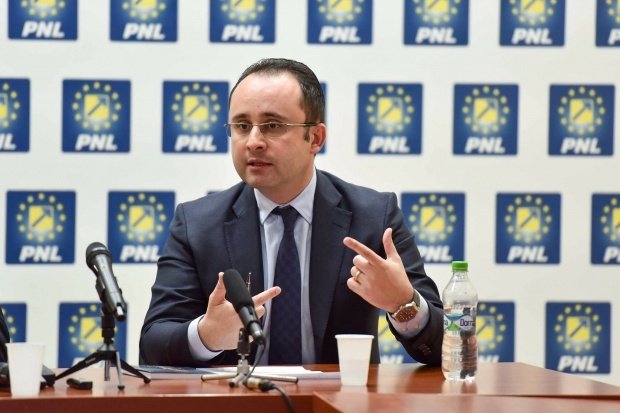 Cristian Bușoi candidează la șefia PNL cu sloganul &quot;România dreaptă, echilibrată și puternică!&quot;
