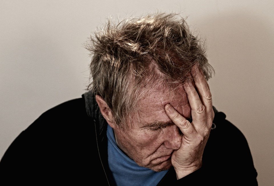 Primele șapte simptome ale bolii Alzheimer în afară de problemele de memorie