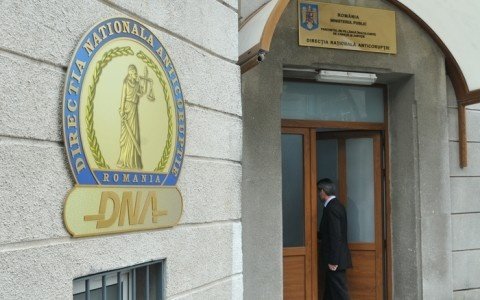 Șeful APIA Hunedoara, Florin Opriș, arestat de DNA pentru luare de mită şi trafic de influenţă