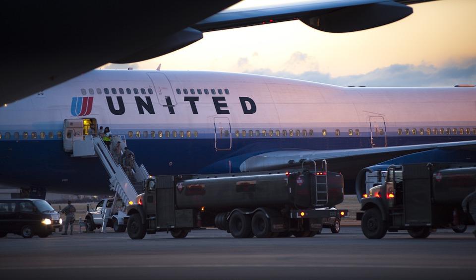 Un nou incident la United Airlines: Coșmarul unei călătorii cu avionul, de 28 de ore