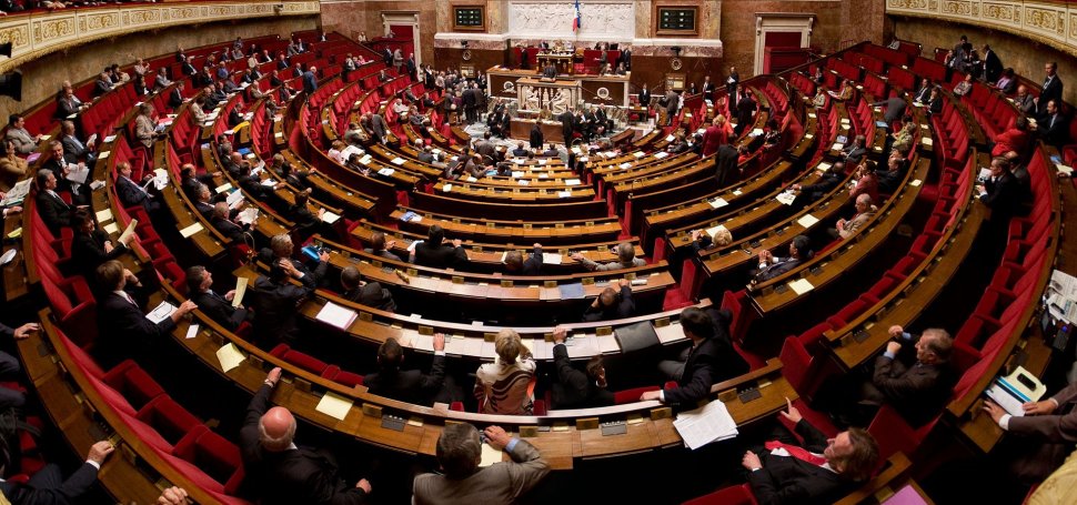 Un parlamentar francez a murit, în timpul unei reuniuni politice