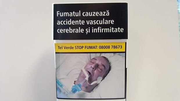 Familia românului care ar apărea pe pachetele de ţigări a dat în judecată Comisia Europeană şi Parlamentul European