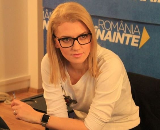 Alina Gorghiu amenință cu protestul din cauza gesturilor făcute de deputatul PSD Nicolae Bacalbaşa: „Parlamentul poate fi comparat cu troaca porcilor”