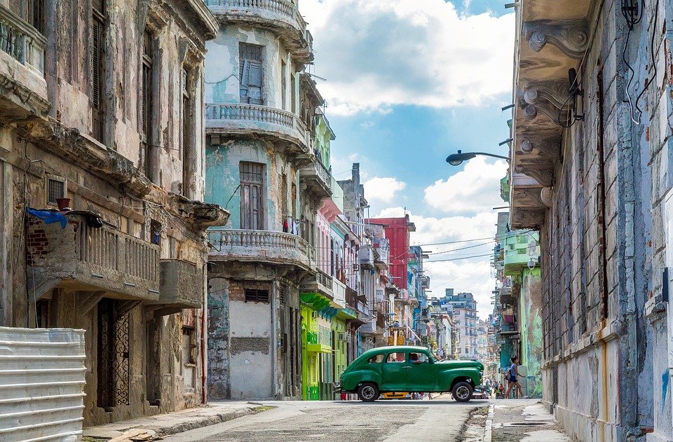Cuba face un pas spre capitalism. A fost deschis primul centru comercial de după Revoluţie  
