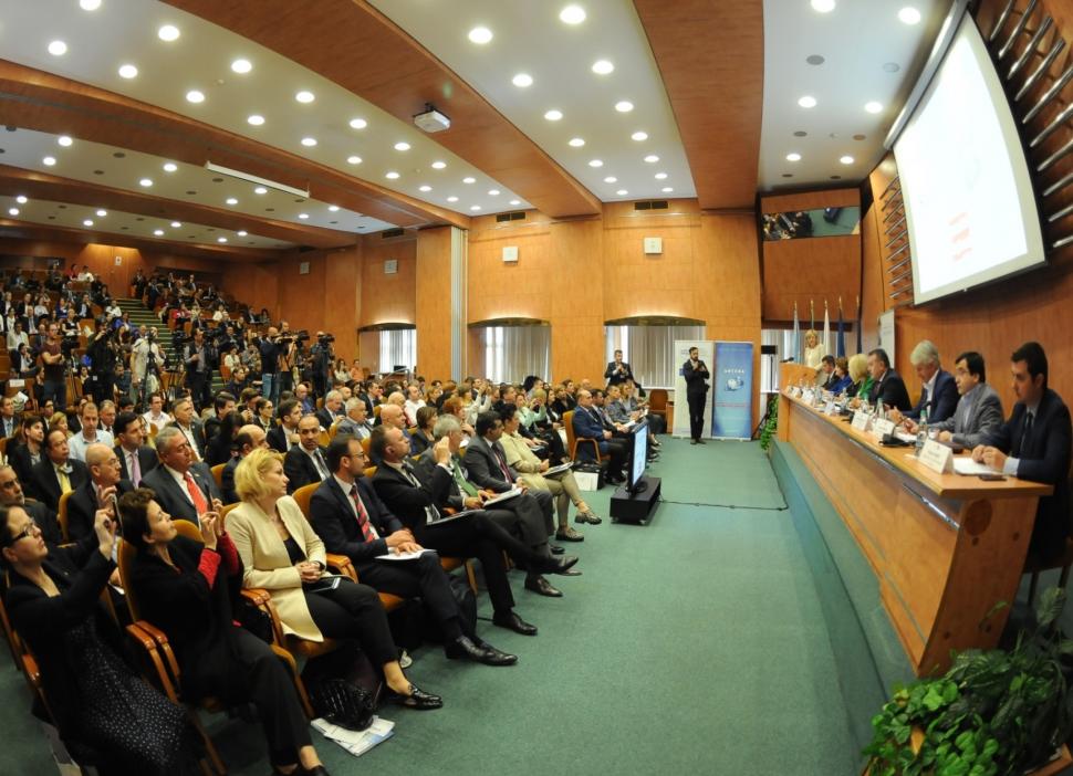 Intact Professional Debates: Fonduri europene 2017 - Un nou început 449414