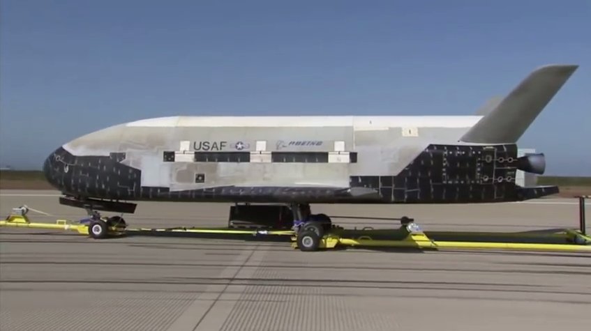Misiunea secretă a unui avion experimental al Forţelor Aeriene SUA s-a finalizat cu succes după doi ani - VIDEO