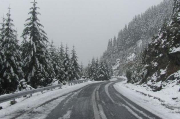 S-a întors iarna! Locul din România în care ninge puternic 