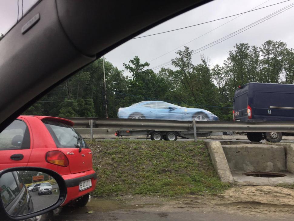 Ce au văzut astăzi bucureștenii în trafic, pe o platformă. Au scos imediat telefoanele să facă poze 449531