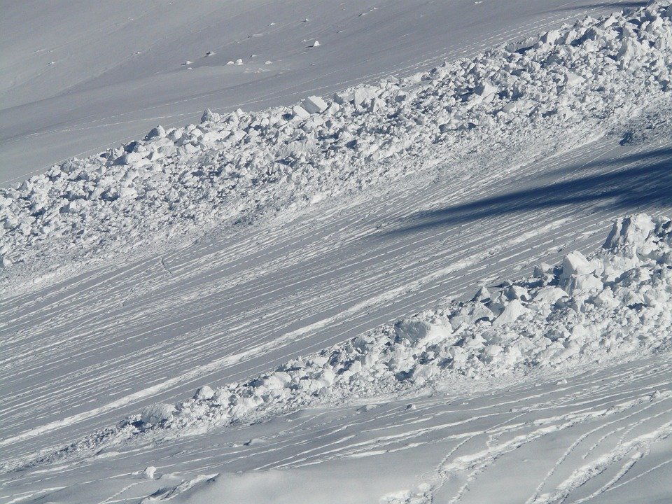 Trei schiori au murit după ce au fost surprinși de o avalanșă în Alpii Francezi