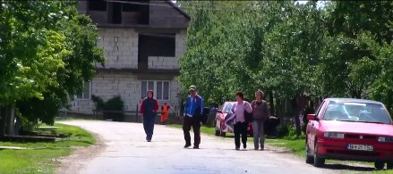 Scandal într-un sat din Bihor! Un preot s-a îndrăgostit de o minoră - VIDEO