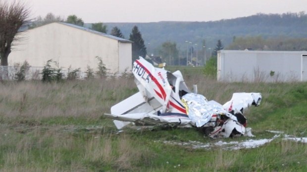 Tragedie aviatică! Cinci morţi, inclusiv trei copii, au murit în urma prăbuşirii unui avion uşor 