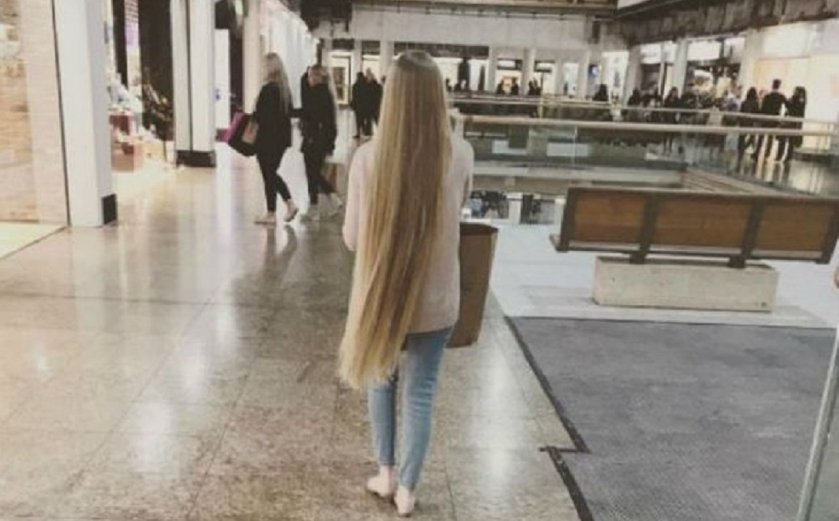 Cum arată tânăra cu părul mai lung de un metru! Ce au spus prietenii virtuali când au văzut-o