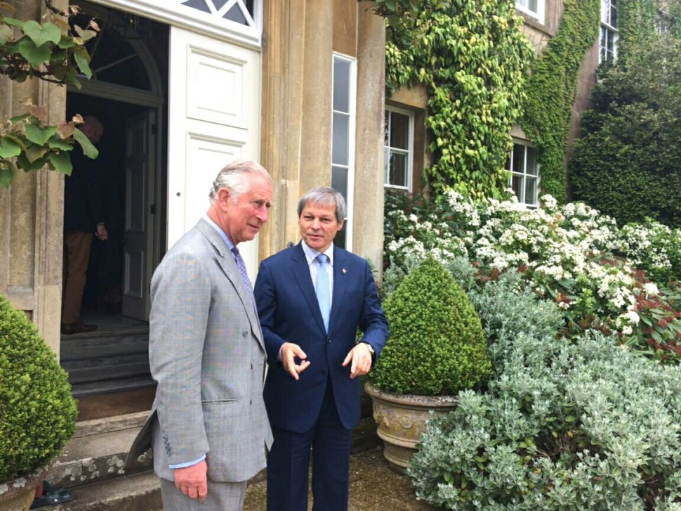 Dacian Cioloş s-a întâlnit cu Prinţul Charles la reşedinţa din Anglia. Despre ce au discutat cei doi