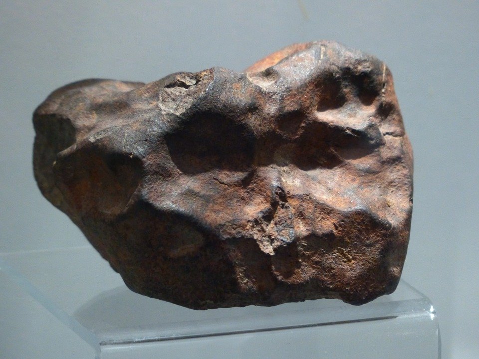 O bucată de meteorit a fost găsită într-o grădină din Buzău - Video