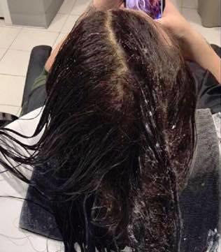  Aceasta femeie a intrat in salon pentru a se tunde. Stilista a vazut-o si a inceput sa vorbeasca cu ea. A programat-o insa a doua zi! Femeia n-a mai venit insa si… ce i s-a intamplat stilistei dupa doua saptamani e ireal 450692